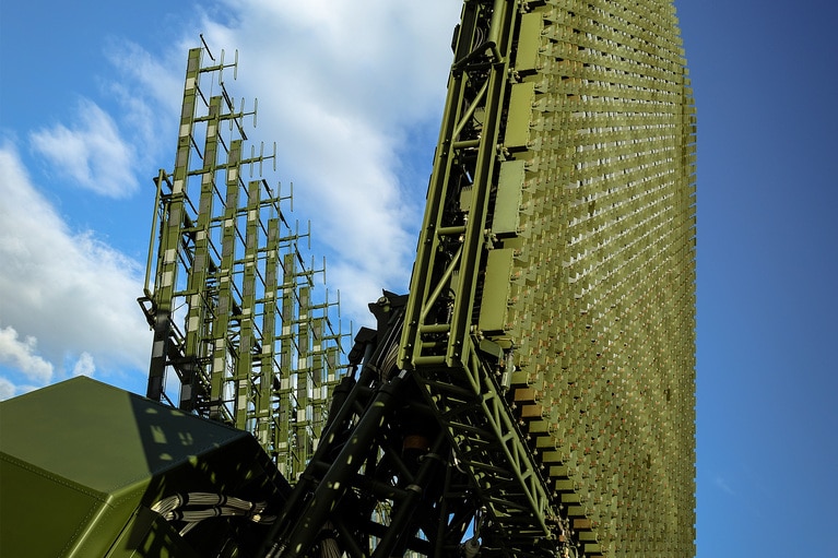 Phased array radar antenna image