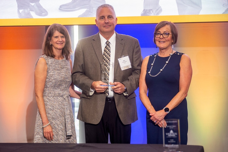 Rich Paulauskus receiving the award