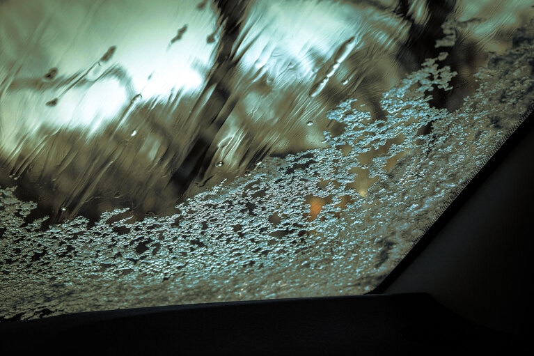 Windshield defrosting image