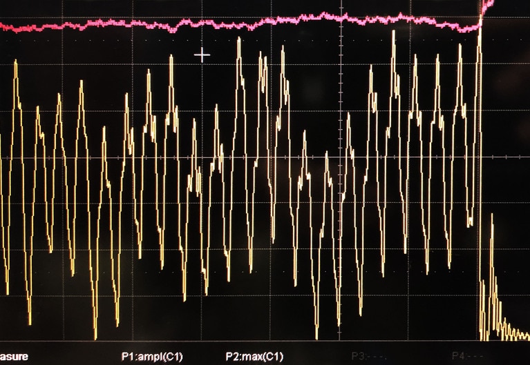 Robotic oscilloscope peak detail at 100µs/div image